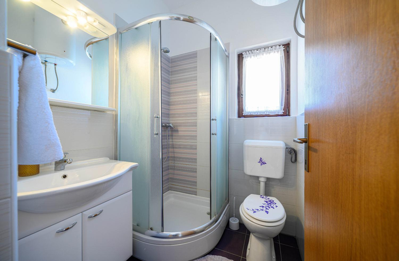 Bathroom 2, Apartments Vala Zaboric - with boat mooring, Šibenik