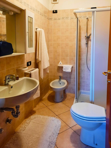 Bathroom 2, Robertalagocomo, Como