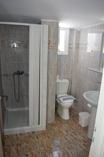 Bathroom 2, Wisteria Apartments, South Aegean