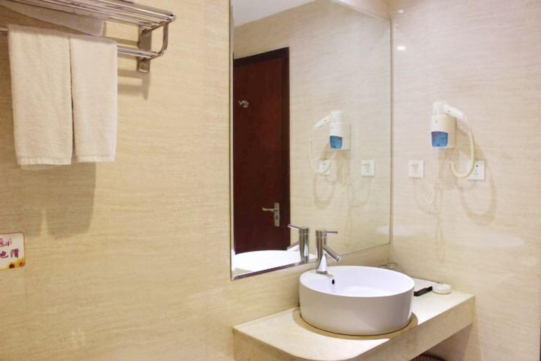 Bathroom 2, Yixin Hotel, Shaoguan