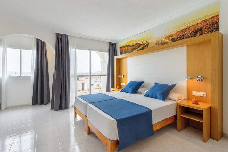 Bedroom 3, Aparthotel Vibra San Marino, Baleares