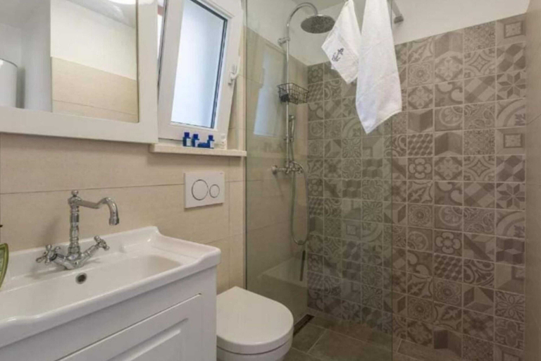 Bathroom, Apartment Amor, Pula