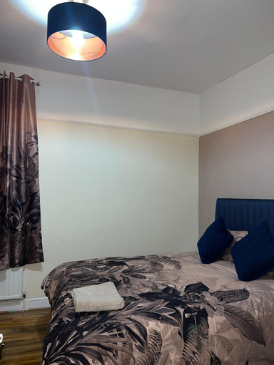 3 Bedroom Apartment, London