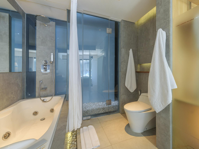 Bathroom 10