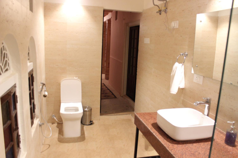 Bathroom 14