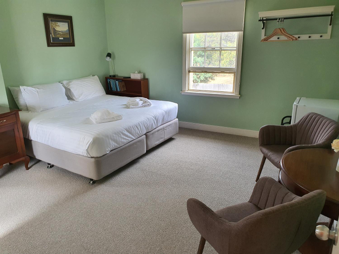 Bedroom 2, Ratho Farm, Central Highlands