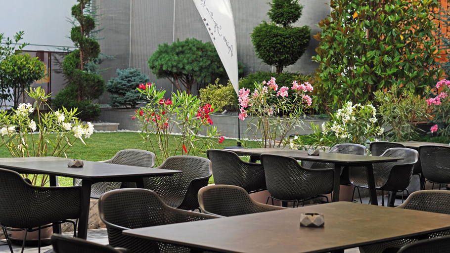 Food & Drinks 5, Aniroc Signature Hotel, Arad