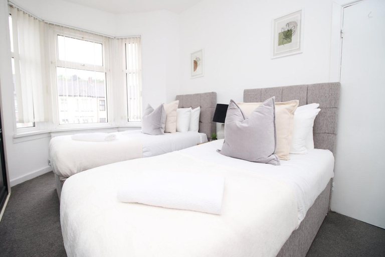 Others 3, Garden | Parking | 4BR, Newport