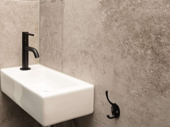 Bathroom 5, Studio in Domburg Near Beach and Golf, Schouwen-Duiveland