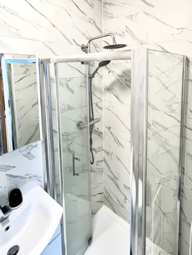 Bathroom 3, Cozy City Apartment in London, London