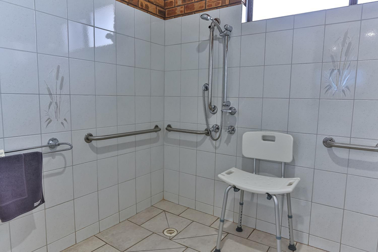 Bathroom 3, Wonthaggi Motel, Bass Coast Bal
