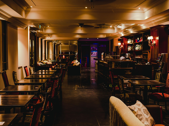 Food & Drinks 4, Van CortLandt Hotel, Aira