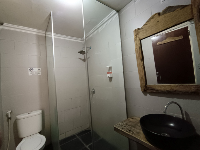Bathroom 11