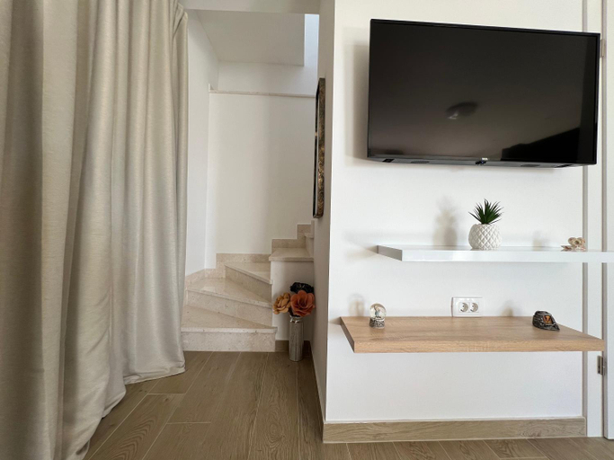 Others 5, Villa Maci, Kaštela