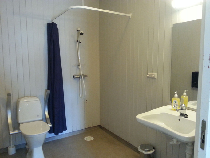 Bathroom 3, Tyskhella Rorbuer, Vågan