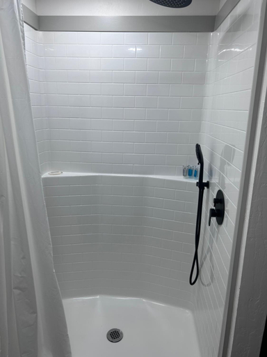 Bathroom 4, The Silverwood Lodge, Kootenai