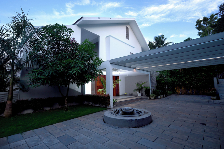 Exterior & Views