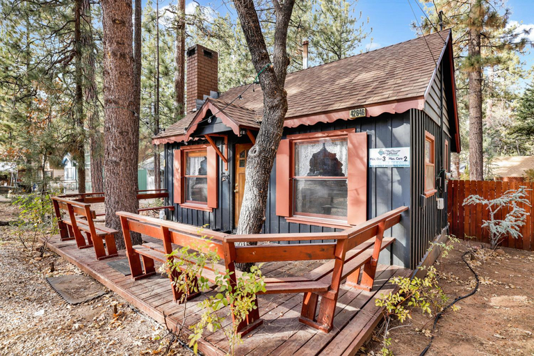 Exterior & Views 2, Bear PAW Cottage #2395, San Bernardino