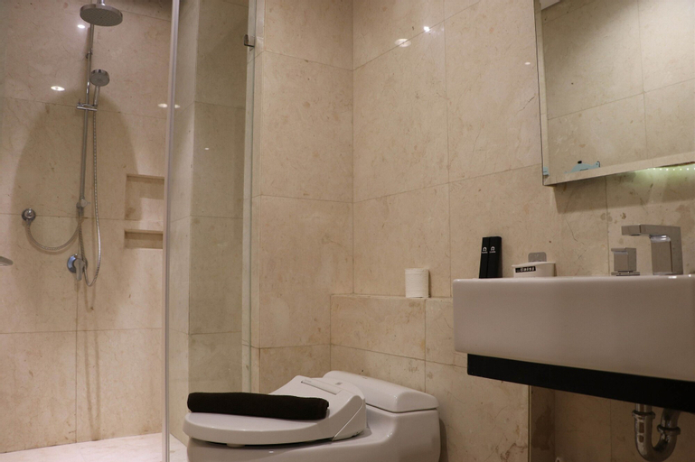 Bathroom 8