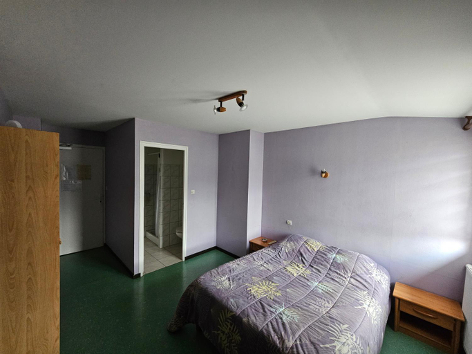 Bedroom, hotel restaurant de la gare, Meuse