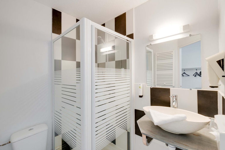 Bathroom 4, Hotel Acacia Nancy sud Luneville, Meurthe-et-Moselle