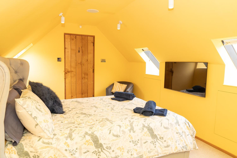 Bedroom, Mattie's Loft, Surrey