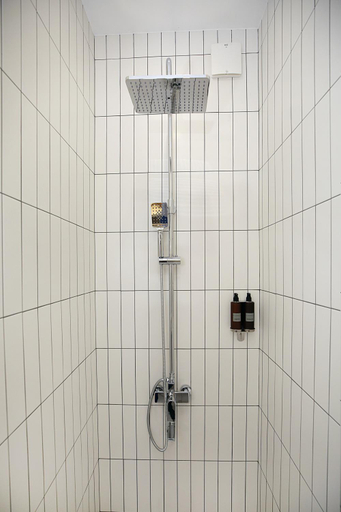 Shower 2, Eva's Pavaroti, Tbilisi