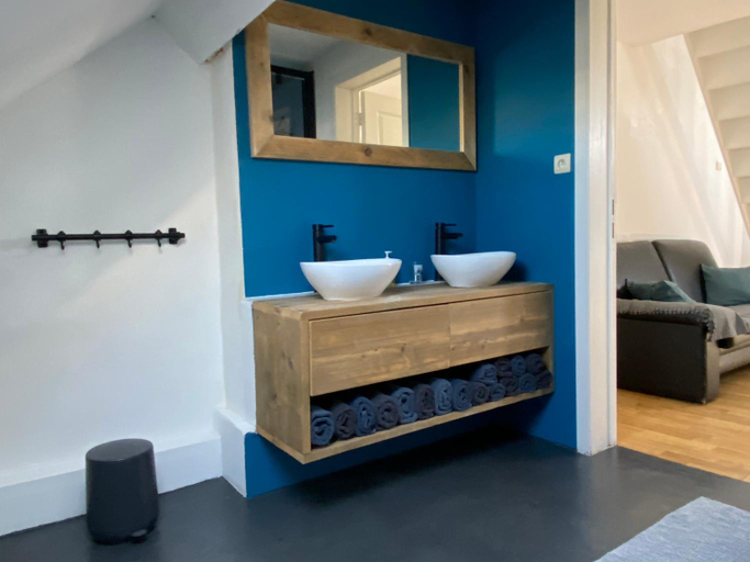 Bathroom 2, Immaya, West-Vlaanderen