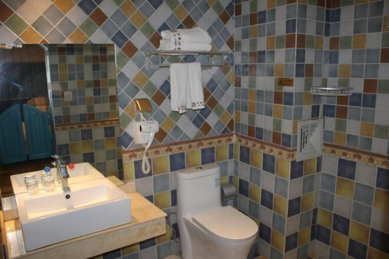 Bathroom 2, Yiyuan Impression Inn, Dali Bai