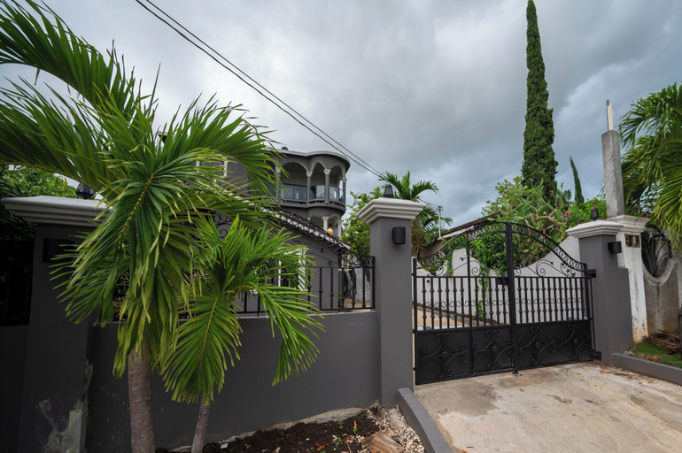 Exterior & Views 2, One Love Guesthouse