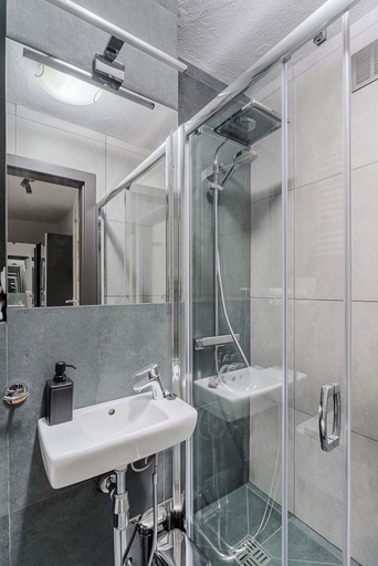 Bathroom 2, Apartament Gierymskiego, Warsaw