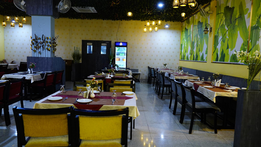 Food & Drinks 5, Hotel Manas Plus, East Nimar