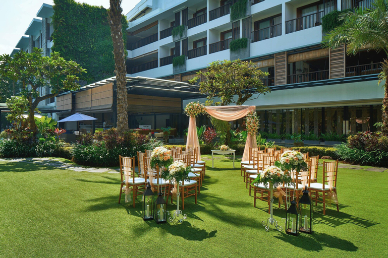 Exterior & Views 18