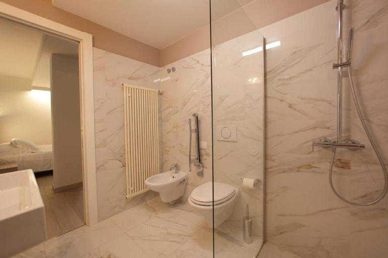 Bathroom 4, Hotel San Marco, Verona