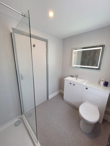 Bathroom 5, South Sands Hotel, North Somerset