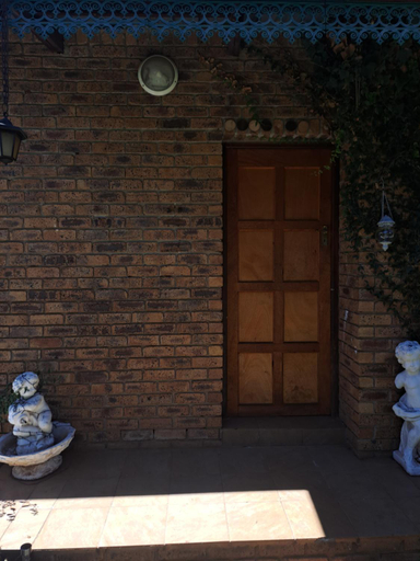 Others 3, La Chateau B&B, Ekurhuleni