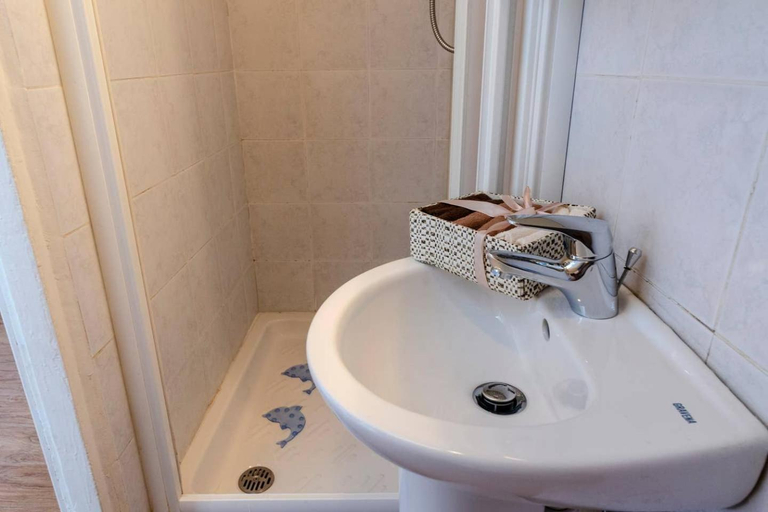 Bedroom 2, JOIVY Inviting 1-bed flat, close to 2 Beaches, Sestri Levante, Genova