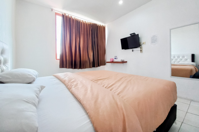JOY GuestHouse Pekanbaru Mitra RedDoorz - Tap to explore photos