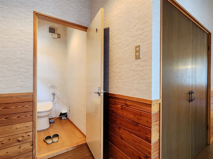 Bathroom 3, Minna no ie Polepole, Urugi