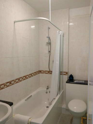 Bathroom 4, Chough's Nest Hotel, Devon