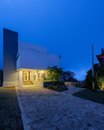 Exterior & Views