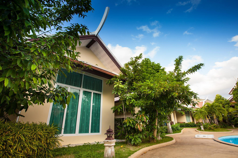 Exterior 21