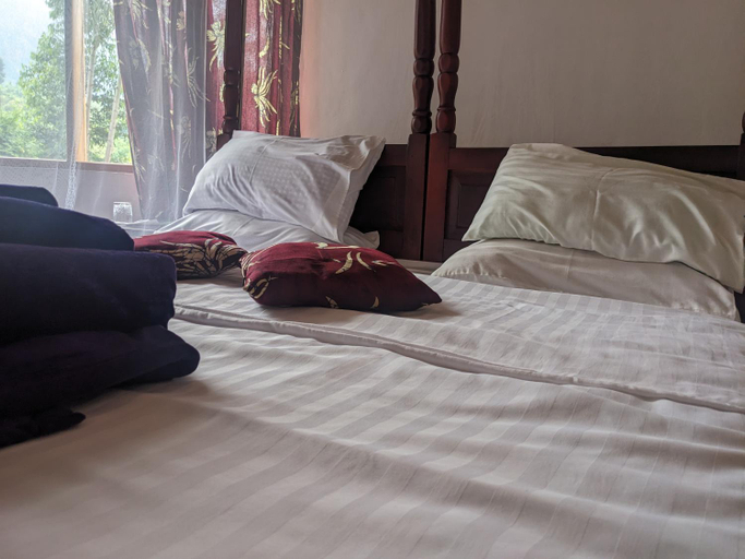 Bedroom 4, Cwmbale Eco-Safari Lodges, Restaurant and Zoo., Bungokho