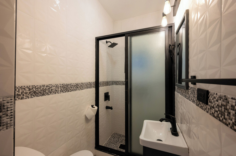 Bathroom 3, One Love Guesthouse