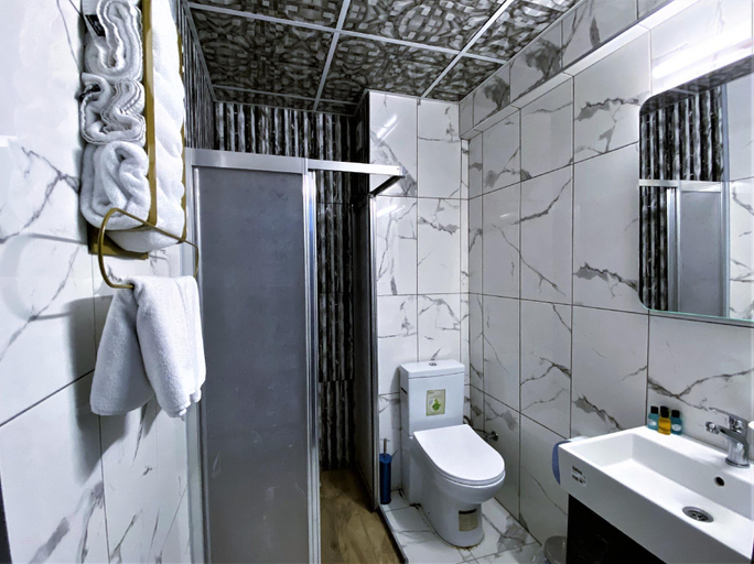 Bathroom 2, Orange Airport Hostel, Bakırköy