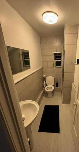 Bathroom, Budget Single Room- 2 Minute Walk to Gloucester Royal Hospital, Gloucestershire