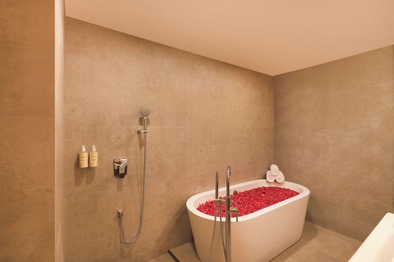 Bathroom 5, Lemon Tree Resort, Somnath, Gir Somnath