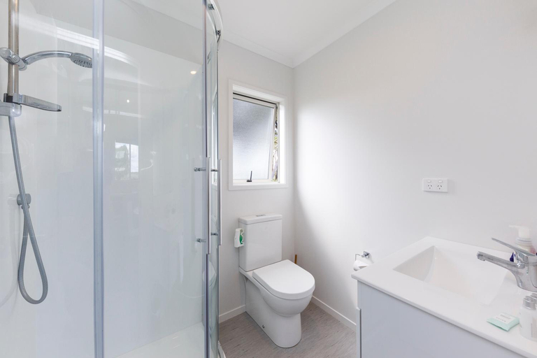 Bathroom 5, Foxton Beach Holiday Park, Horowhenua