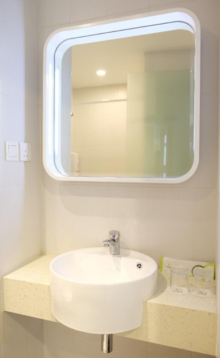 Bathroom 10