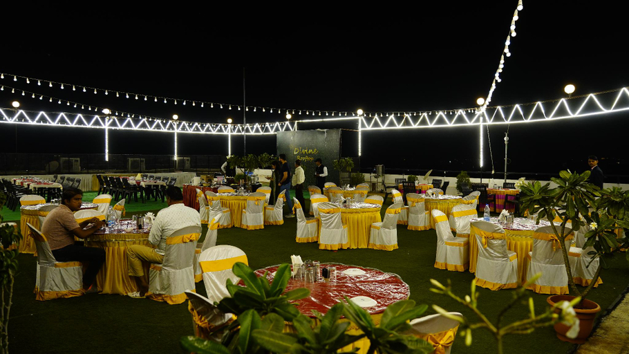 Food & Drinks 5, Hotel Manas Plus, East Nimar